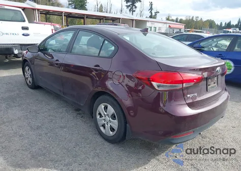 2017 Kia Forte Lx z USA, uszkodzony, nr VIN 3KPFK4A75HE110262